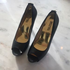 Michael Kors 7.5 black leather heels